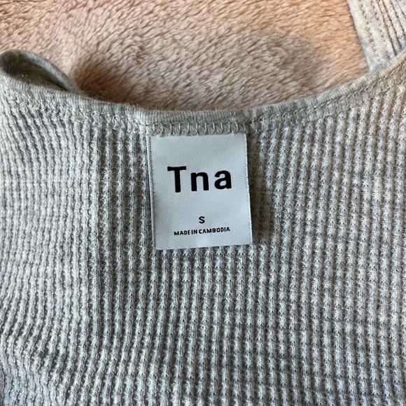 Aritzia TNA Waffle Knit Tank Top! Great Quality! - Picture 2 of 3